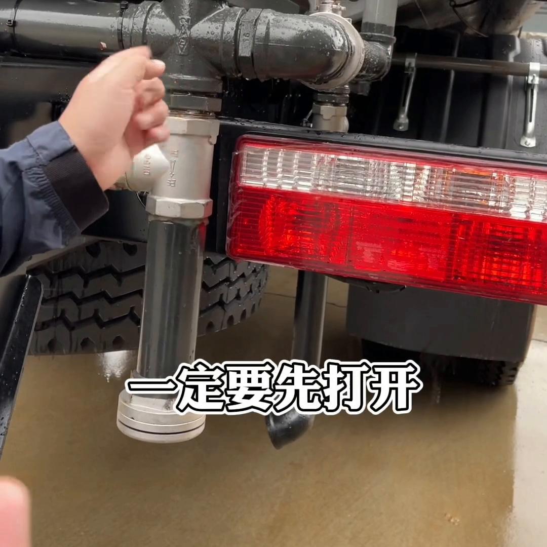 甘肃用户自提,东风多利卡D9至尊版,15吨洒水车现场教...