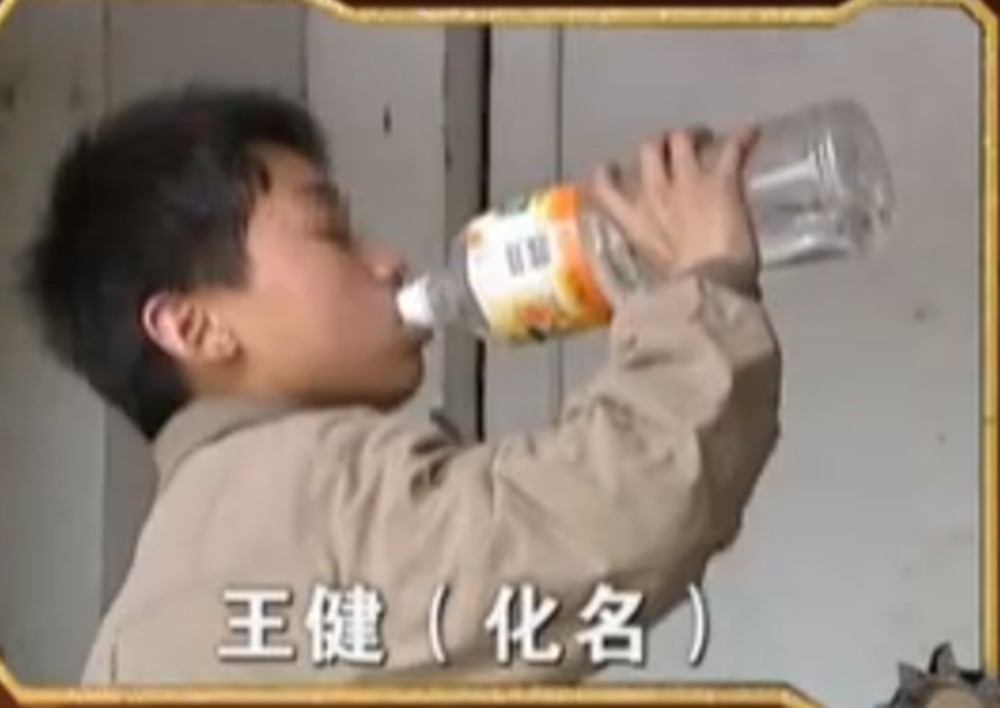 14岁少年异于常人24小时的喝水量,牛饮男孩完整版
