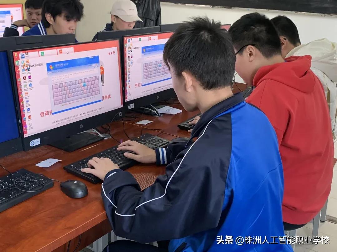 鎵撳瓧姣旇禌椤哄埄涓捐,鎵撳瓧姣旇禌鍗冲皢鏉ヨ