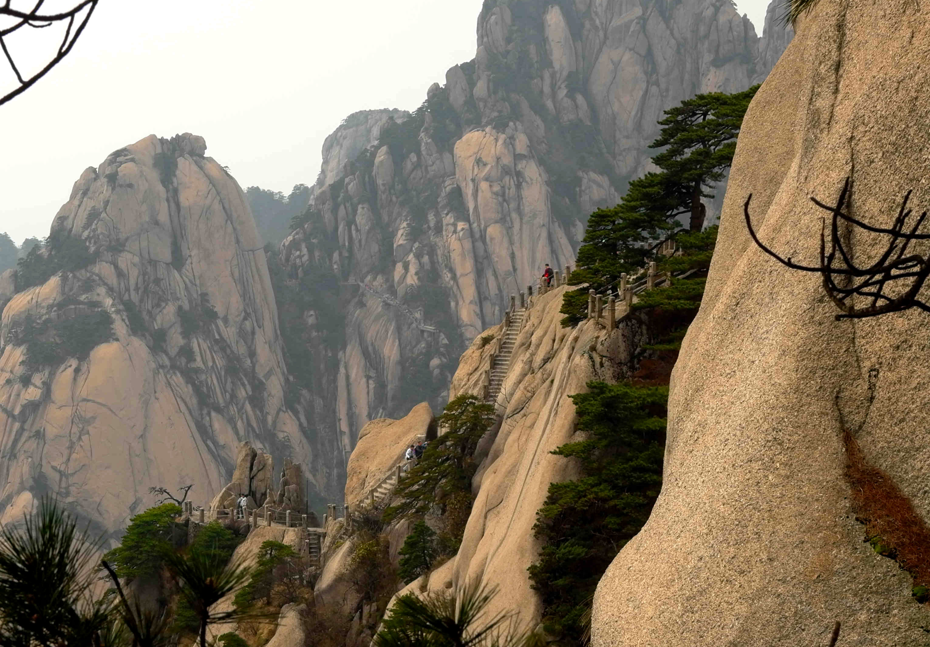 黄山天都峰会走鲫鱼背吗,黄山天都峰鲫鱼背第一视角