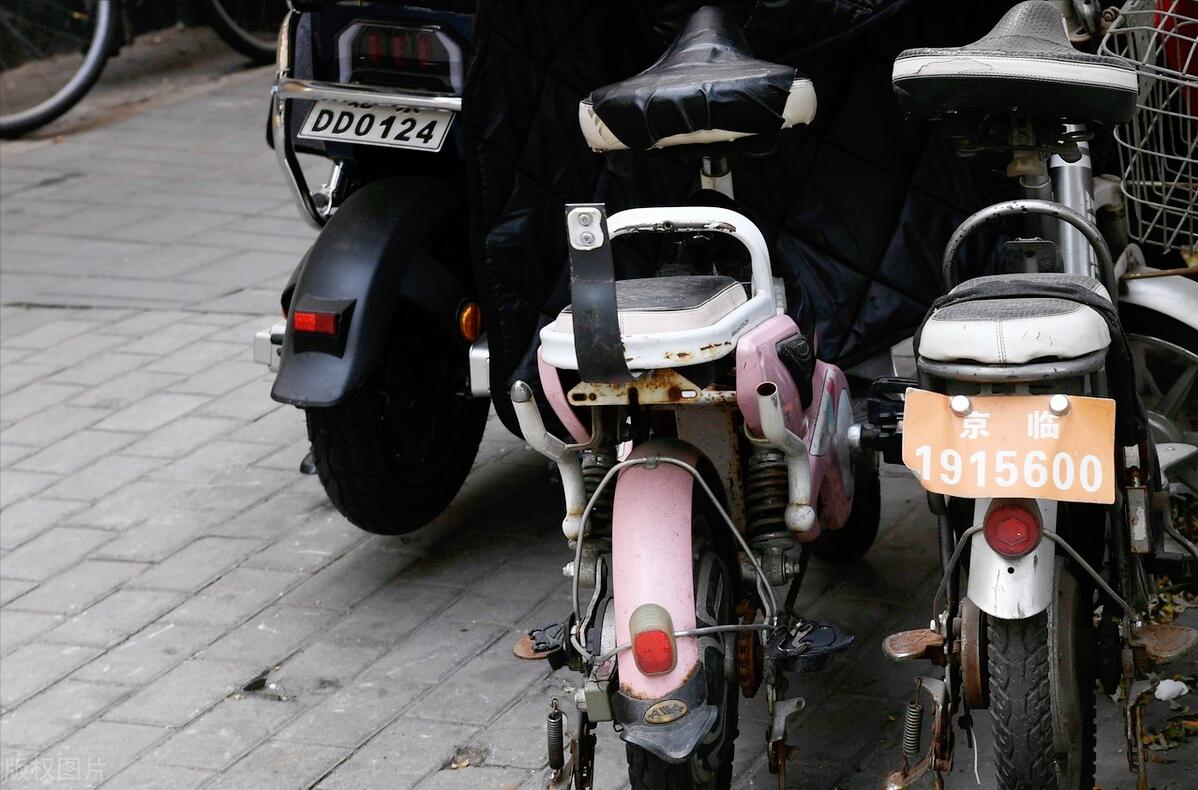 全国多地超标车换购开始！事关8省13市，需抓紧换牌，车主要留神