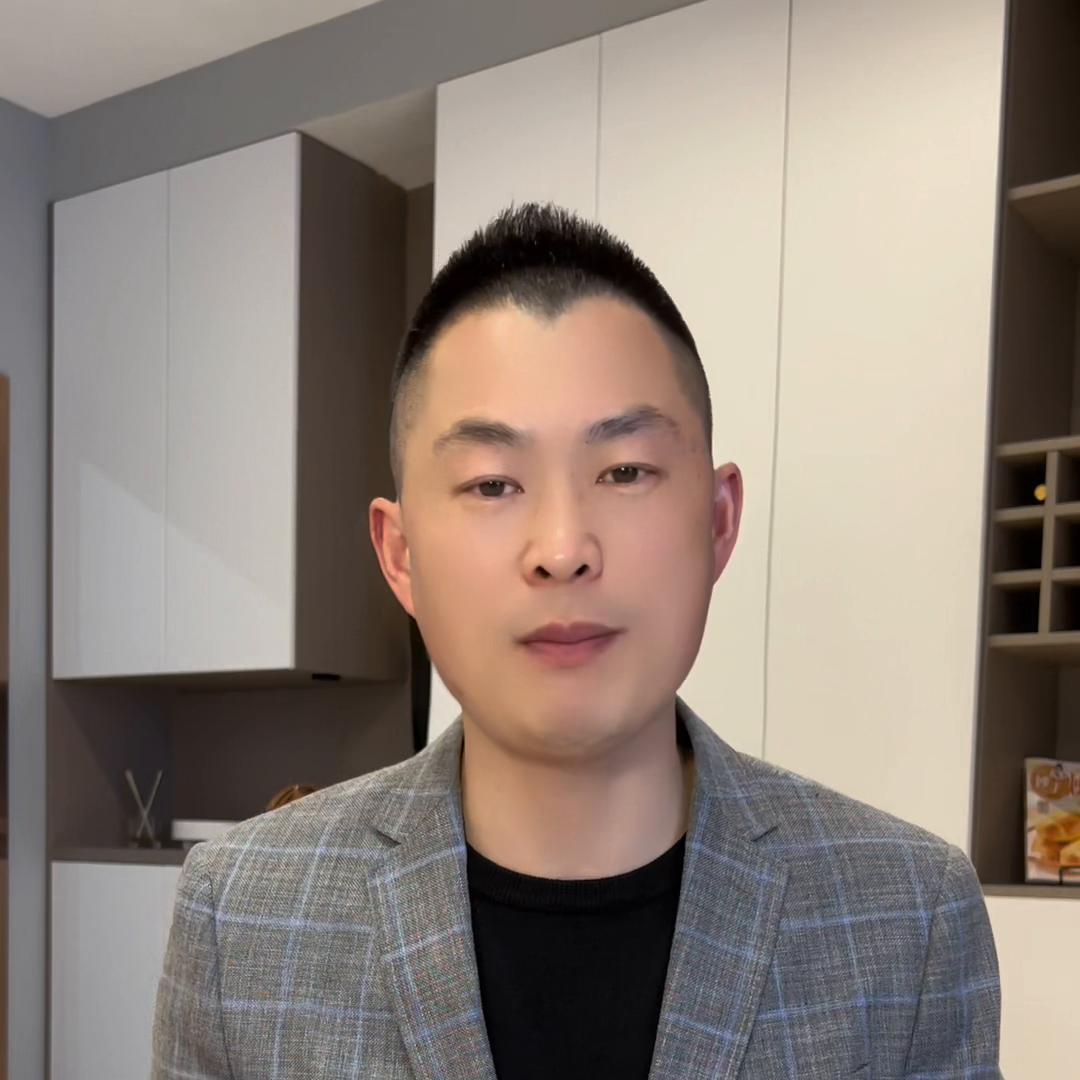 全屋定制做抖音谁做得好,全屋定制和木工现场做家具哪个好