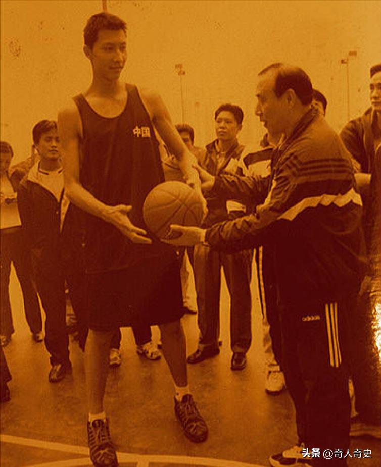 易建联和荆灵婚礼,易建联娶老婆了吗