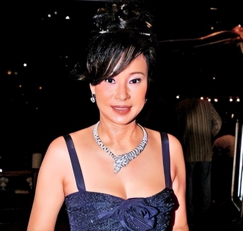 赌王何超莲吴克群视频,吴克群何超莲差几岁