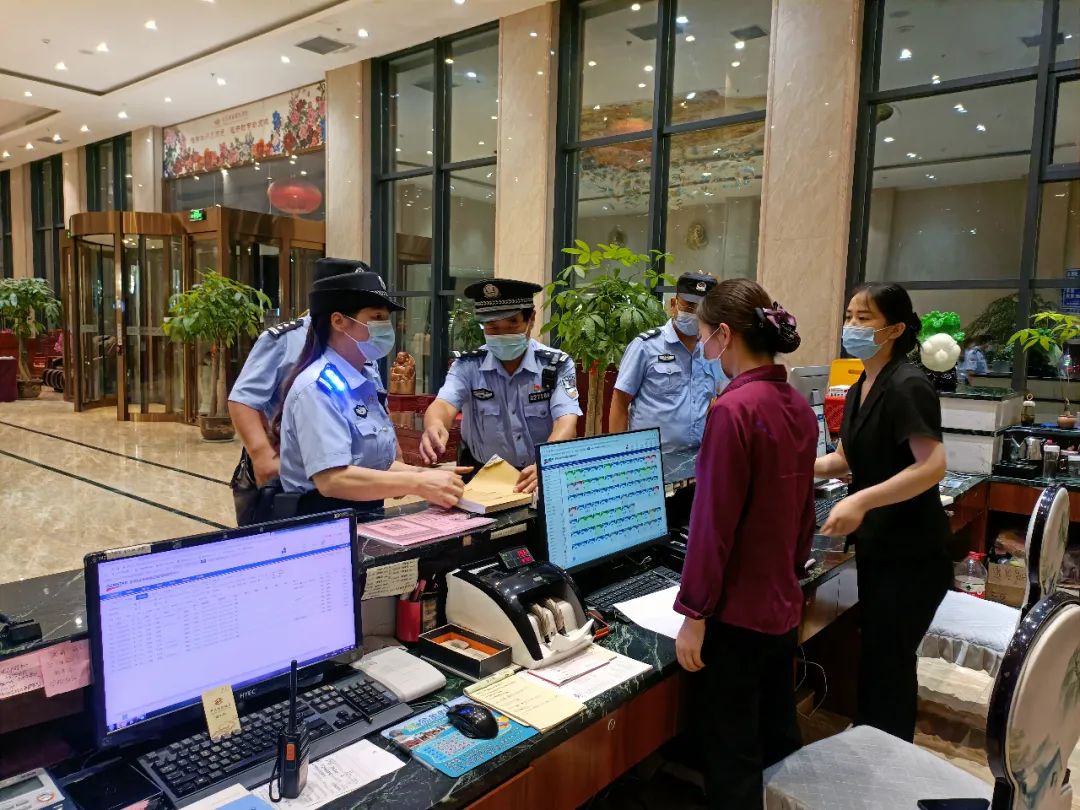 夏季治安打击整治“百日行动”丨尽锐出战！河南洛阳公安全力开展夏夜治安巡查宣防第二次集中统一行动