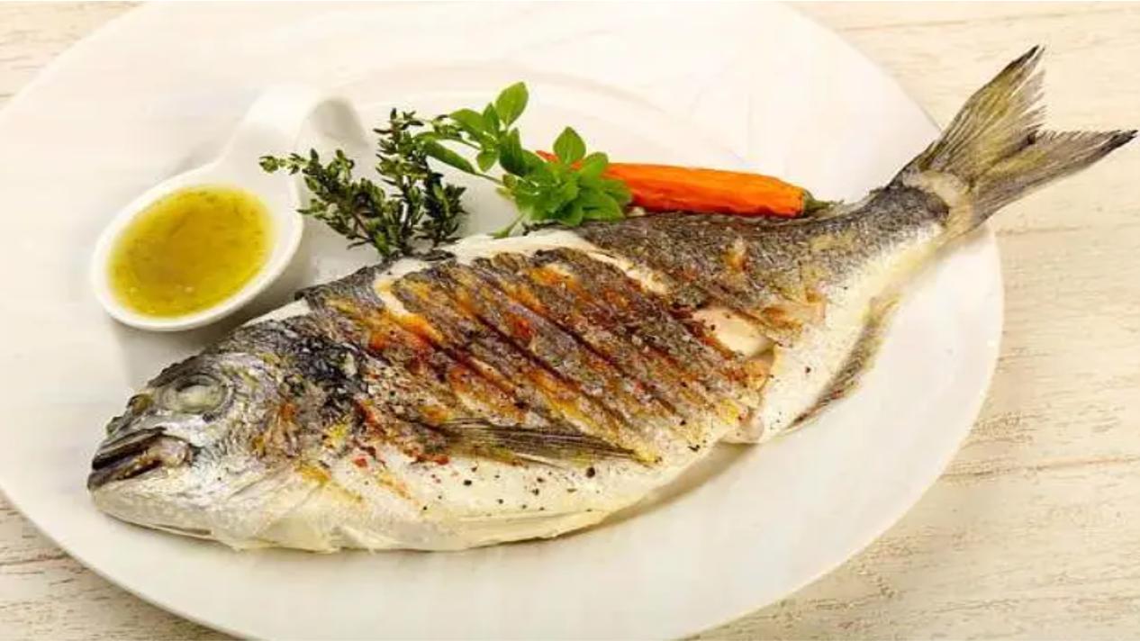 老年人摔了一跤筋摔伤了,老人腿骨摔骨折了吃啥补好