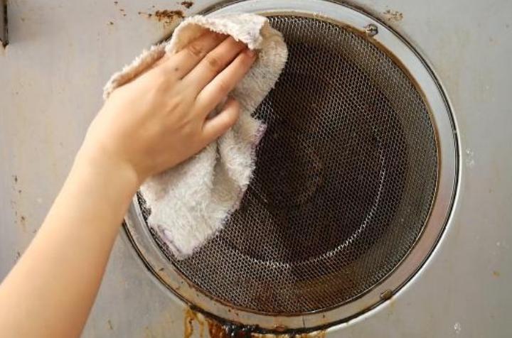 抽油烟机油道的油污怎么清理,咋样去除油烟机油渍