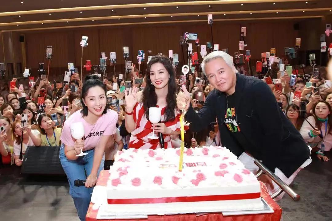 张庭如何托起微商帝国,张庭的微商帝国是真的吗