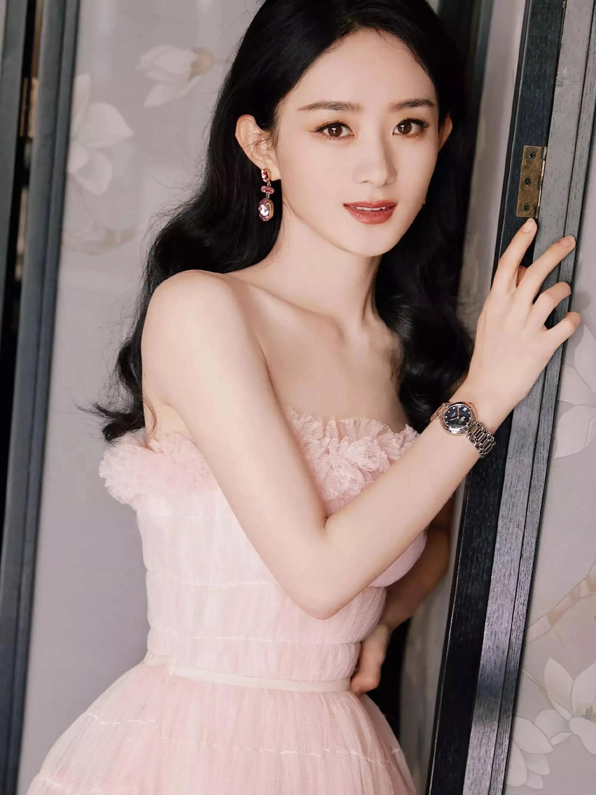 赵丽颖推荐的眼霜,33岁赵丽颖靠磨皮减龄