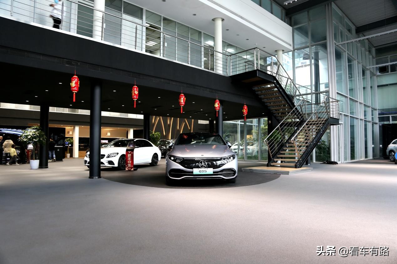 探店奔驰武侯华星锦业，奔驰EQA和EQC到底怎么样？