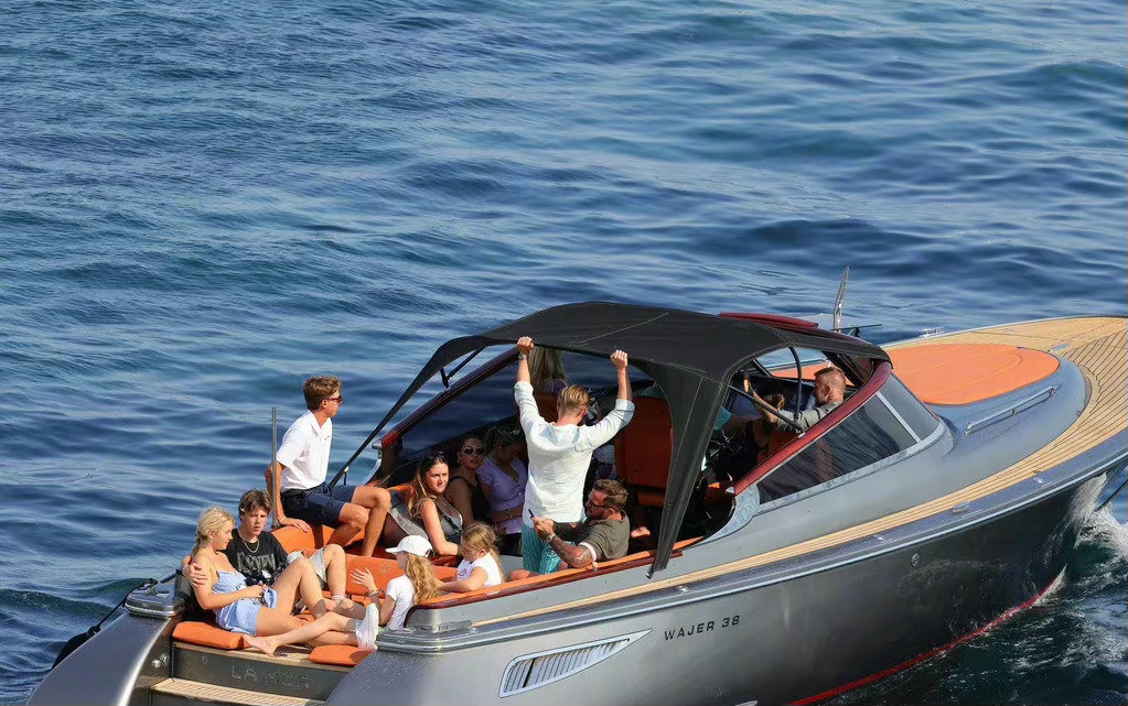 囧三带女友与家人度假，大布继续蜜月旅，只有刚失恋的RORO在苦练