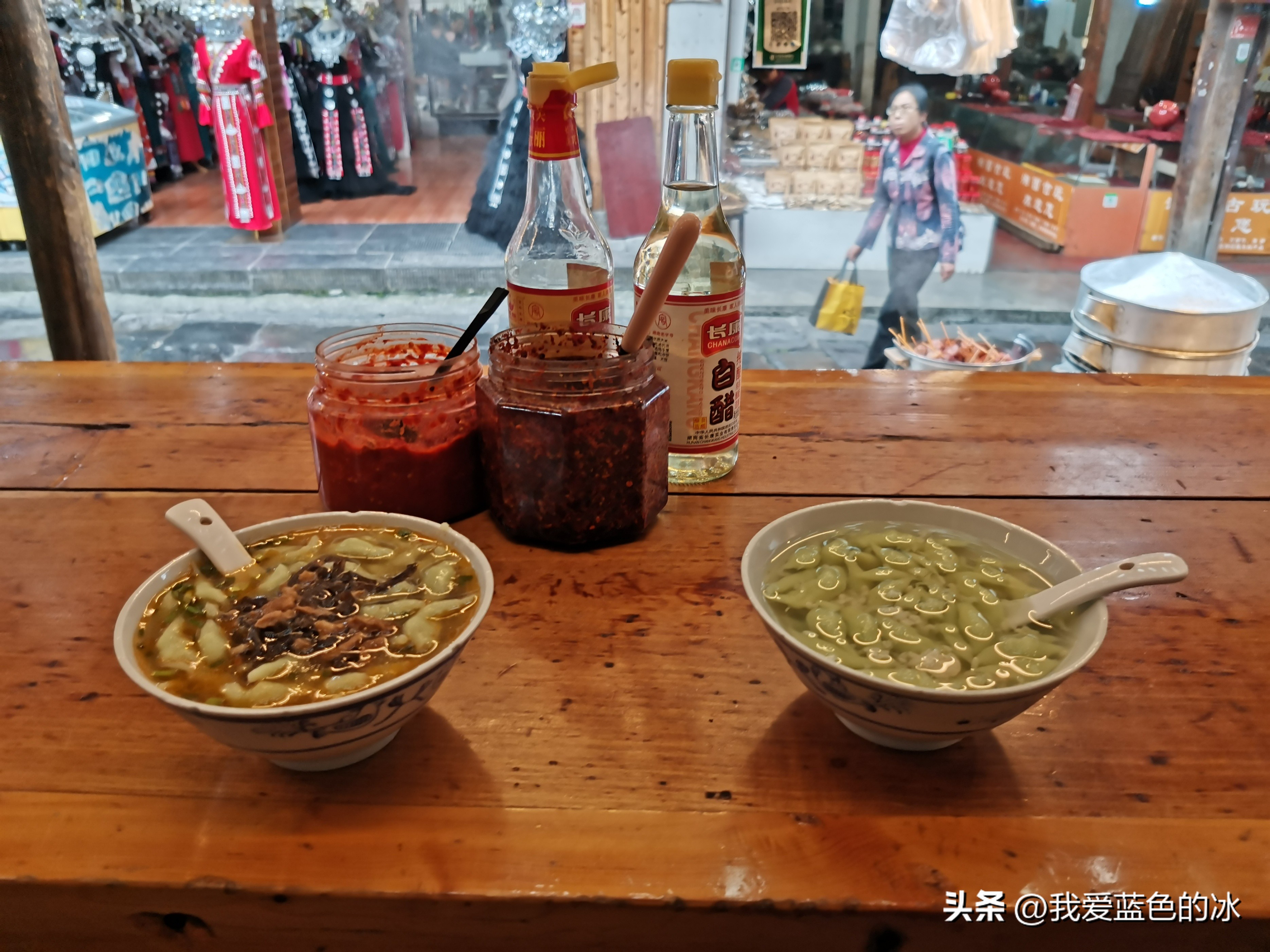 刘晓庆特色米豆腐,漫步在这个不起眼的小镇完整版