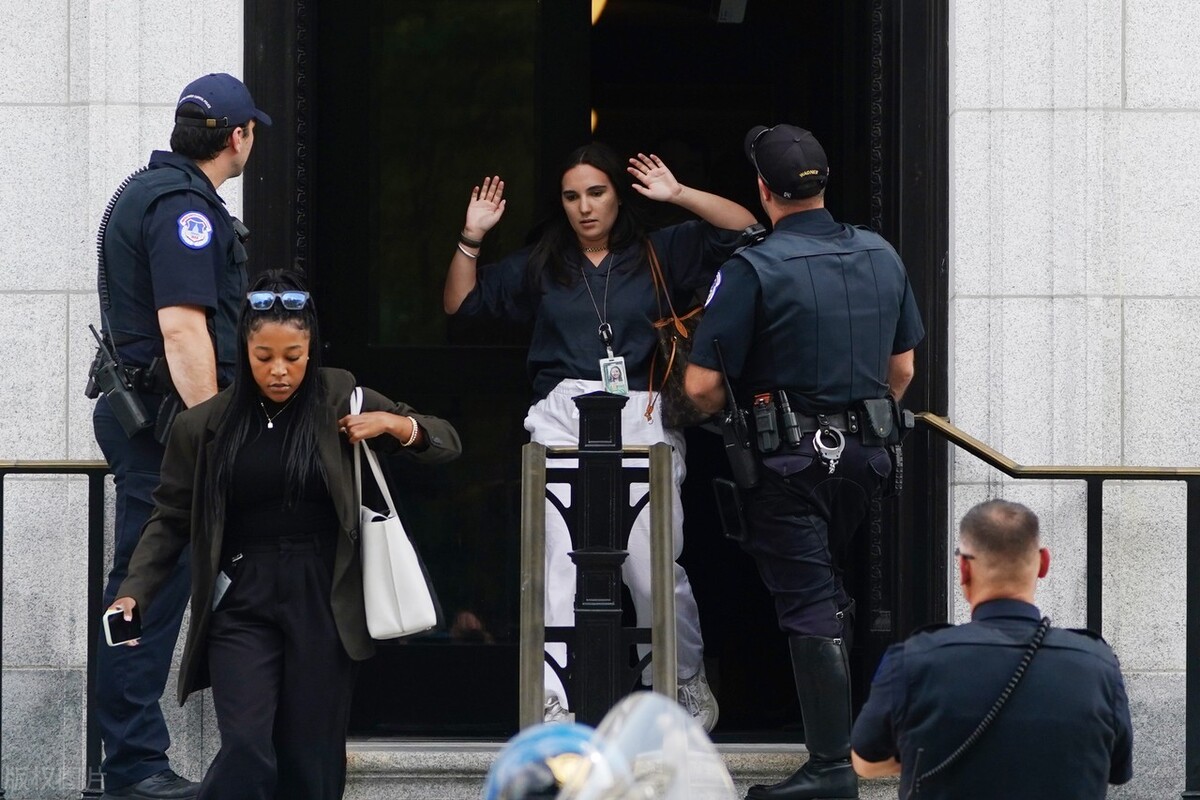 为什么中国警察很温柔,为什么中国的警察那么好