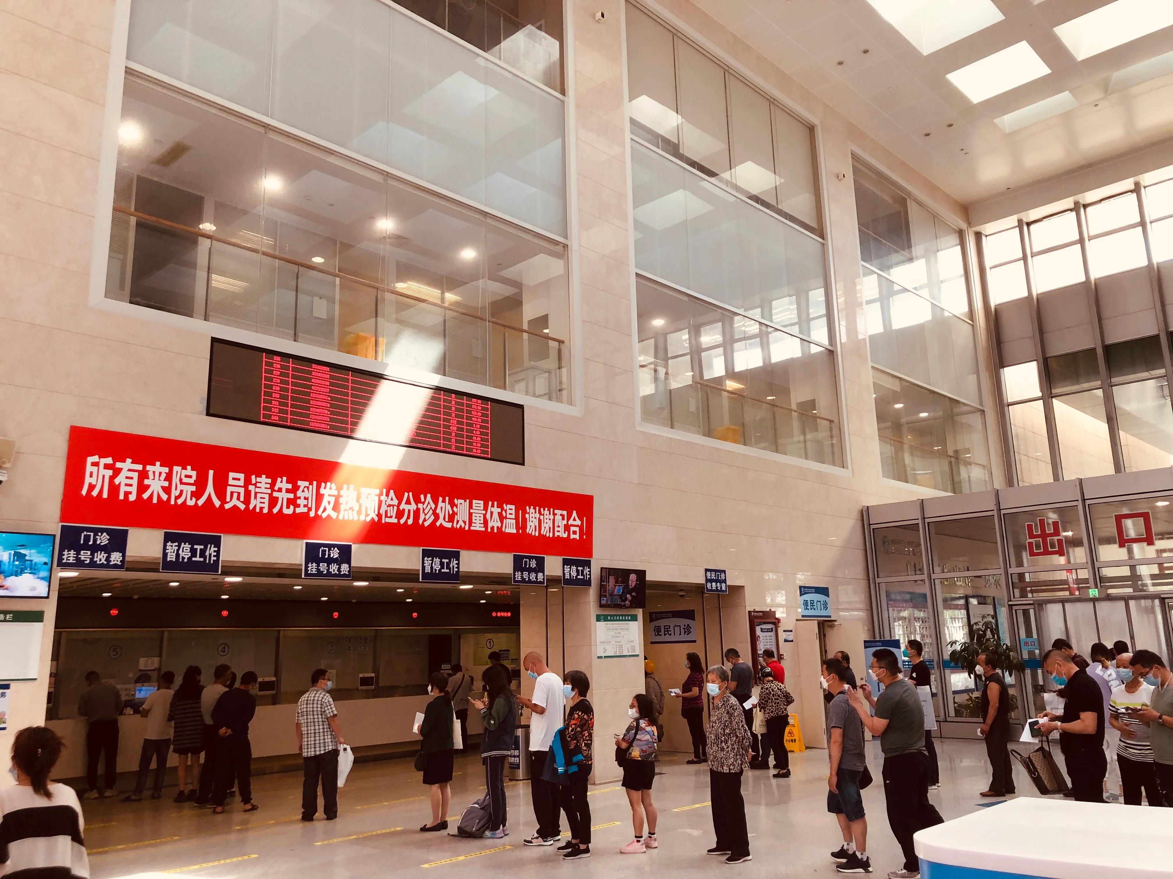 医院人多看病难,医院人多到怀疑人生