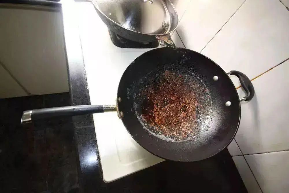 锅底烧焦了用什么擦代替钢丝球,锅底烧糊的黑垢能用钢丝球吗