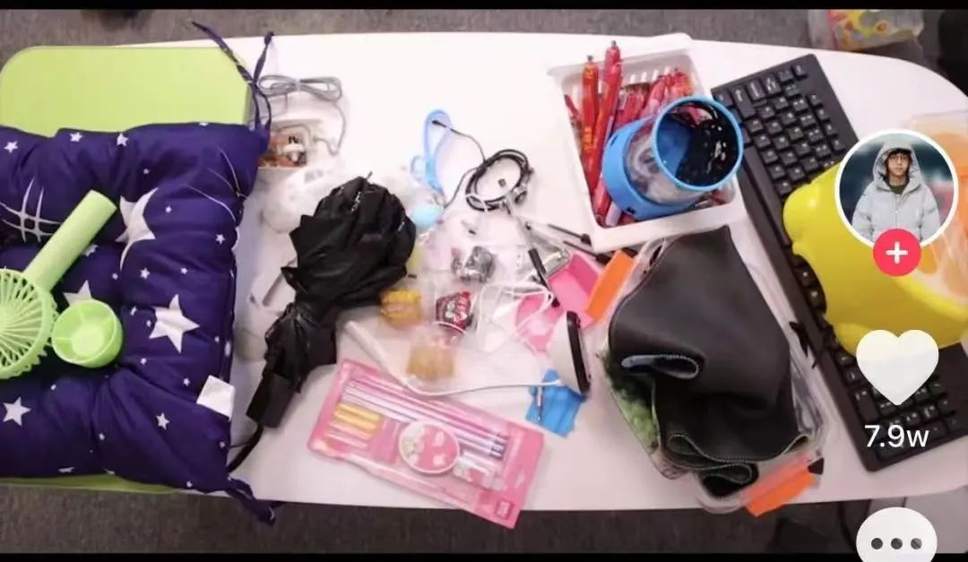 苹果手机快递盲盒开箱,9.9开出一箱旺仔牛奶零食盲盒