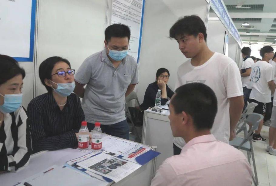 上海一学生6楼坠亡,上海研一学生坠亡是男生还是女生