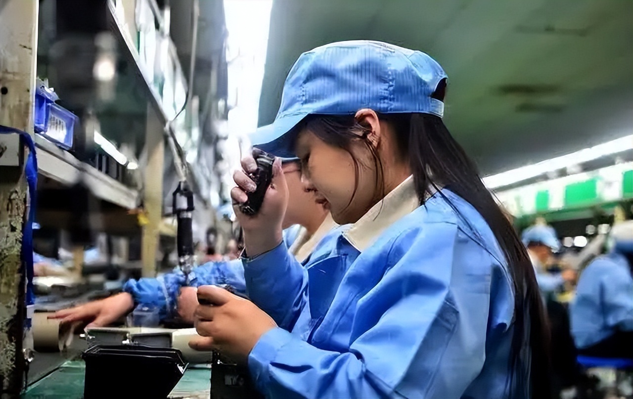 农村小伙创业养青蛙,打工小伙养殖青蛙