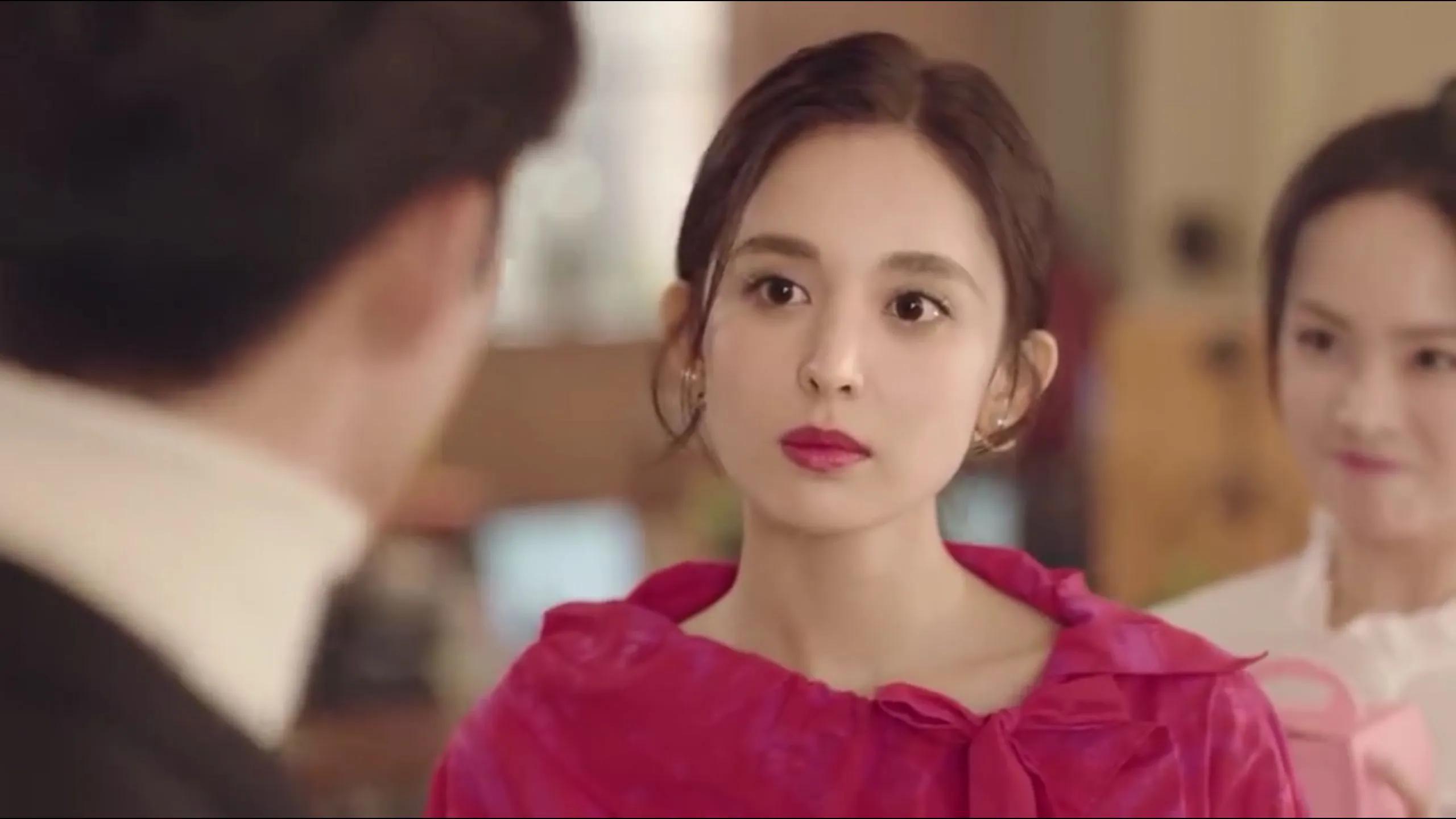 娜扎牛仔裤引争议,娜扎黑色破洞裤