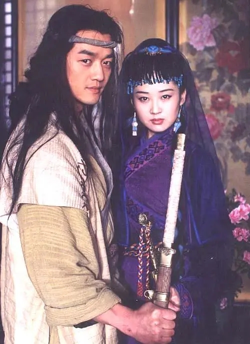 满屏锥子下巴充气硅胶脸，翻拍剧越来越难看，新旧版演员对比惨烈