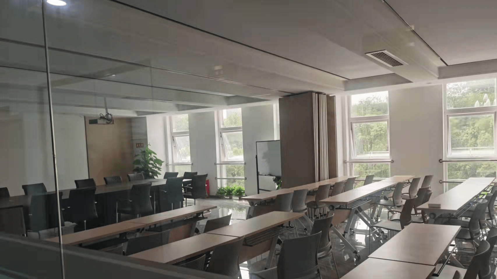 重庆工装公司办公室装修,重庆工装科技企业装修效果图