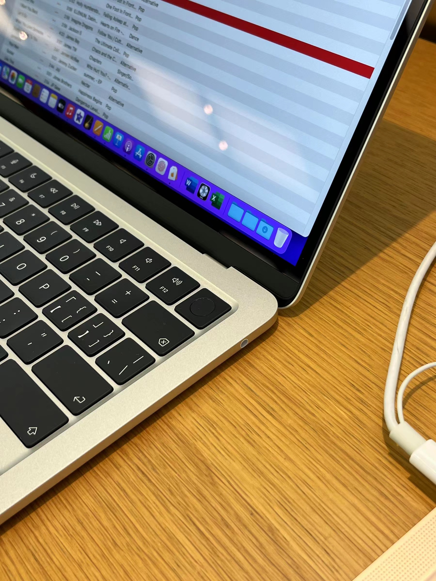 m2macbookair买哪个颜色,M2macbookair值得买吗