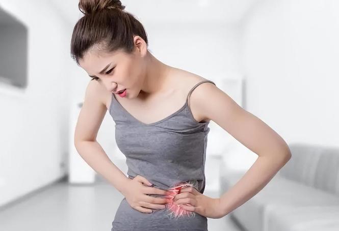 女生夹腿就是在“奖励”自己吗?医生提醒:频繁夹腿或有危害