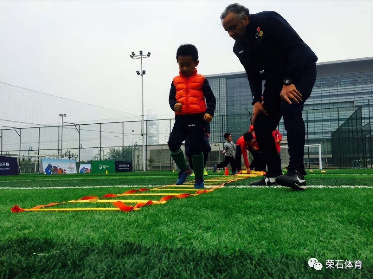 为什么不建议德国小孩踢足球,要让中国更多的孩子能够踢足球