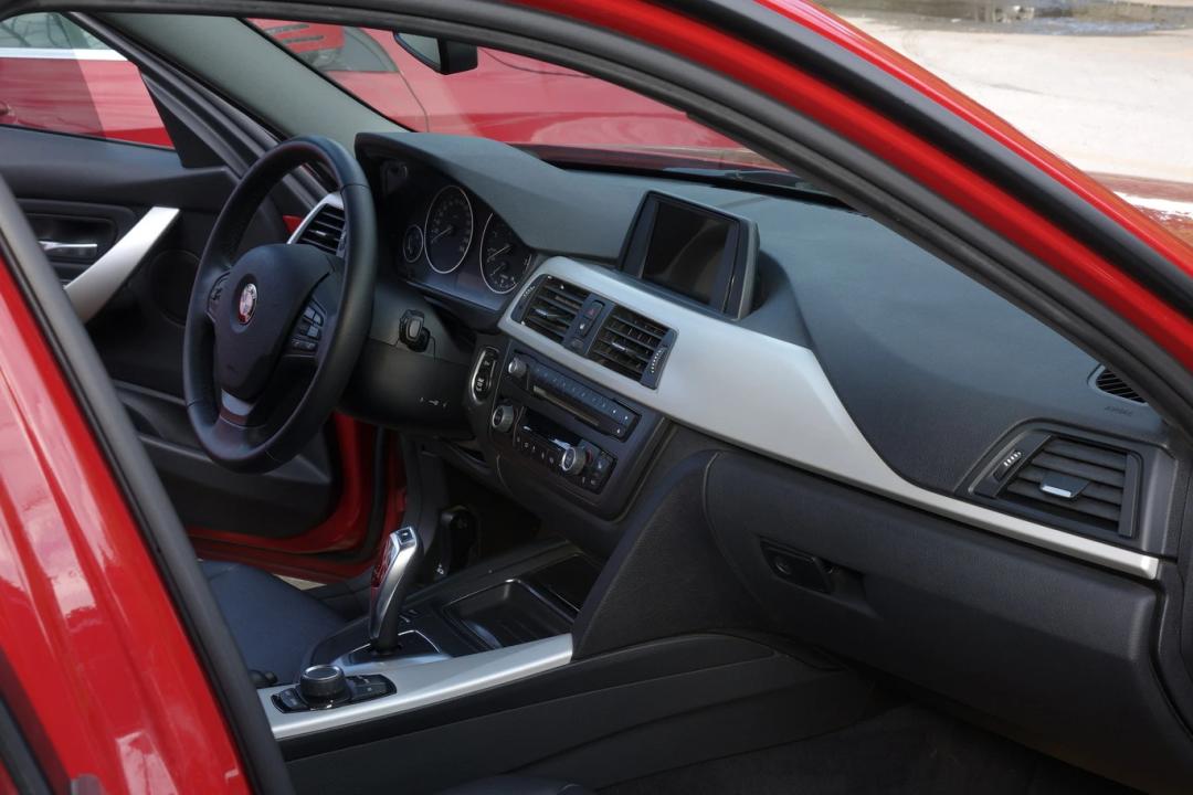 06年宝马320i二手的值得入手吗,二手宝马320i保养需要多少钱