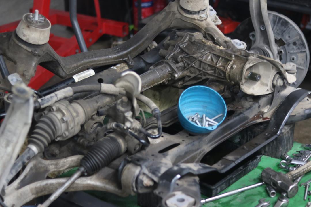 老款奥迪q74.2报废,奥迪q7新能源报废车