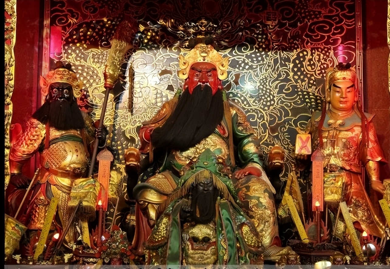 关羽是红脸还是黑脸,搞笑三国关羽的脸为什么红