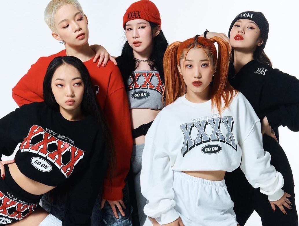 JYP新团出道即受关注，成员雪允因颜值出圈，却被指不尊重粉丝？