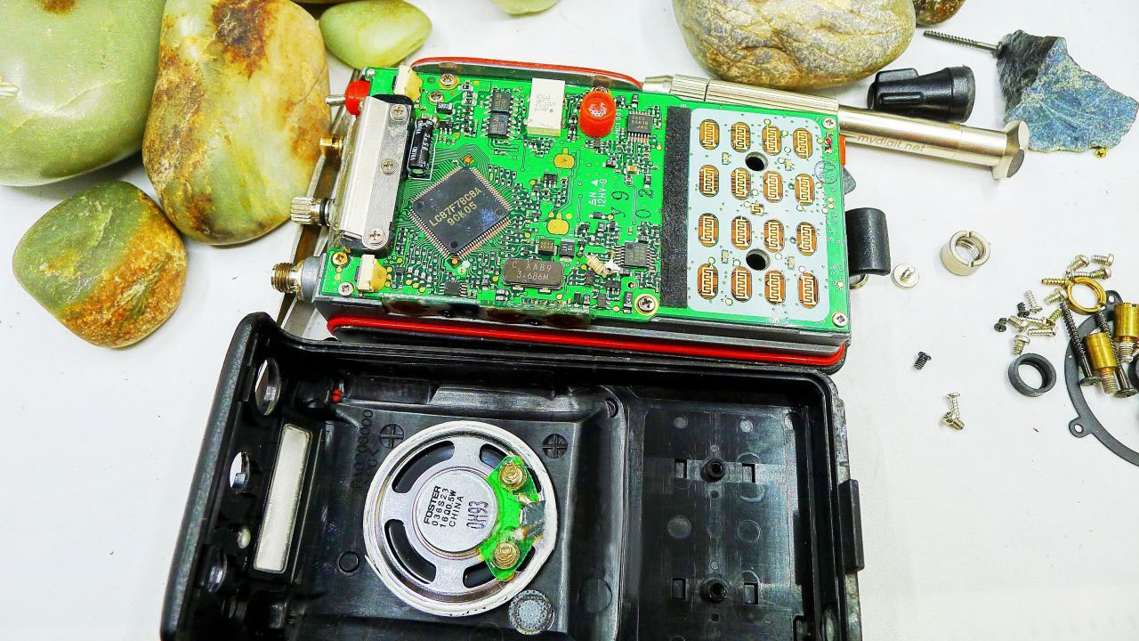 对讲机进水以后按了几下不会响了,车载电台对讲机进水了怎么处理