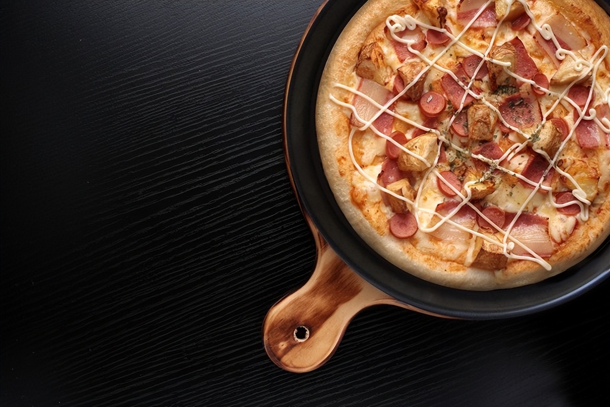 如何看待必胜客后厨问题,最新必胜客回应后厨问题