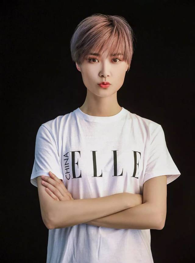 最有钱女明星刘亦菲,刘亦菲秀名贵翡翠大耳环