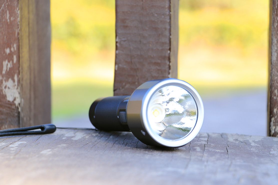 纳拓户外强光手电筒,纳拓手电筒2000与3600对比