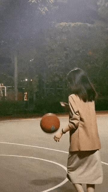 搞笑gif谁这么有才把车开上房顶了,搞笑gif段子这车开出去也太拉风了