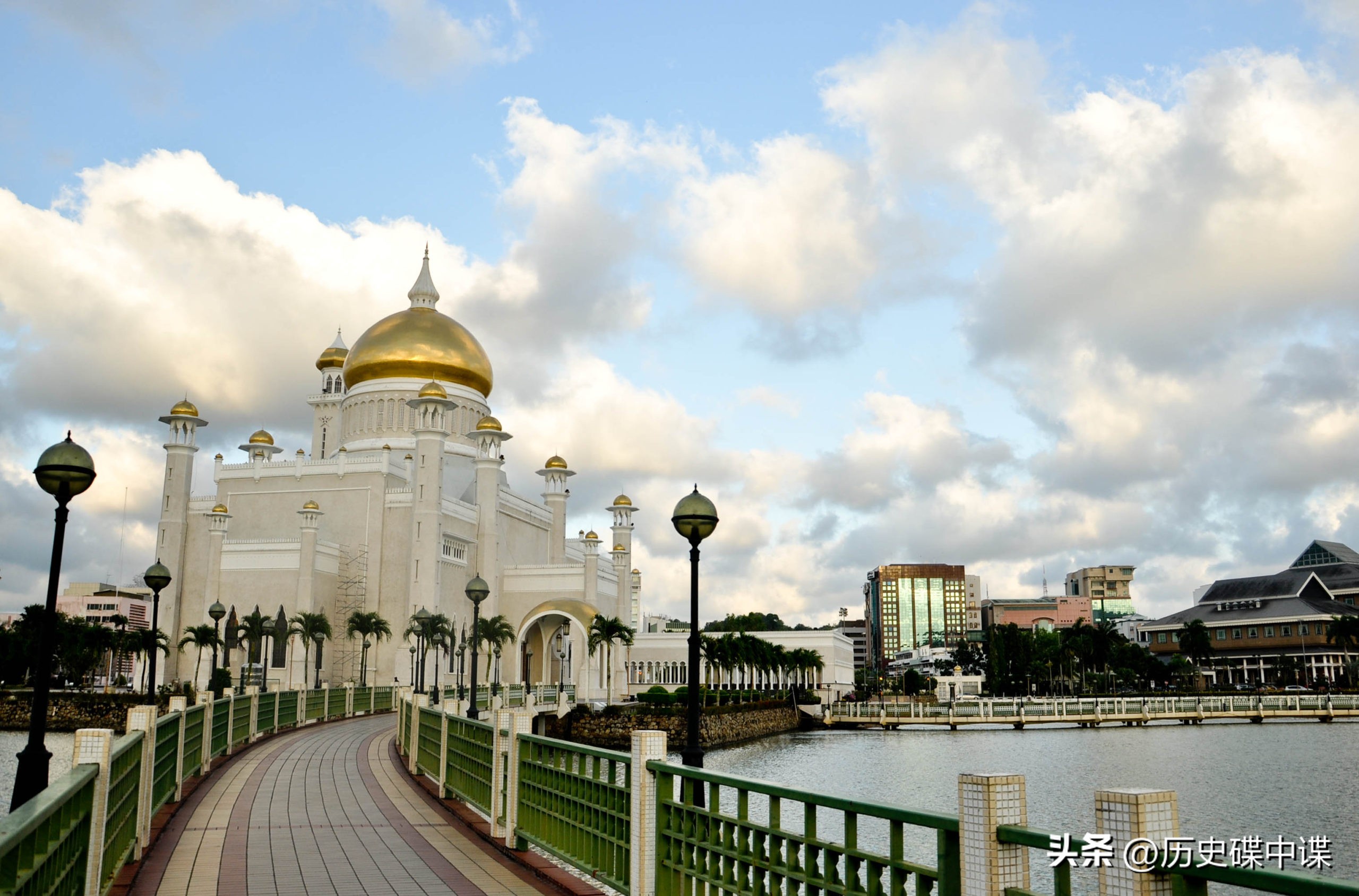 文莱国王为什么有那么多钱,文莱国王豪车2000亿元