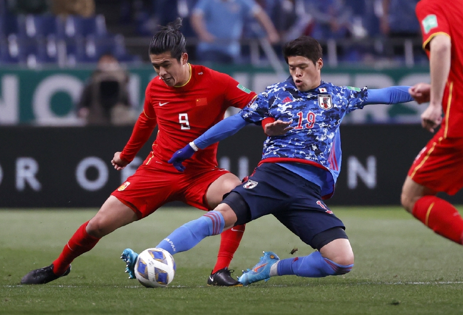 直播国足vs日本黄健翔,12强赛国足直播黄健翔