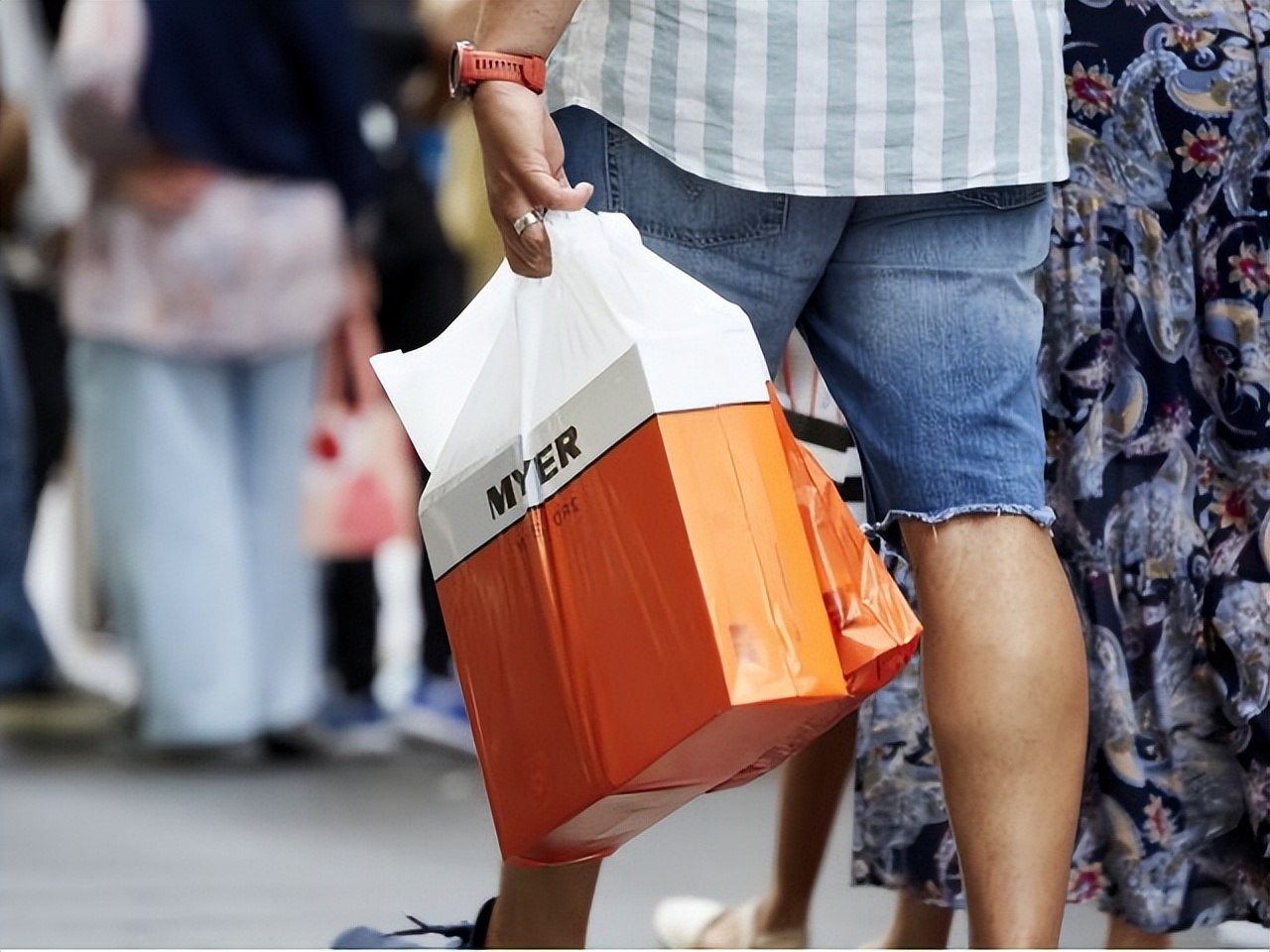 澳人一年在大商场狂花$10亿！美食、影院、美容成新主宰