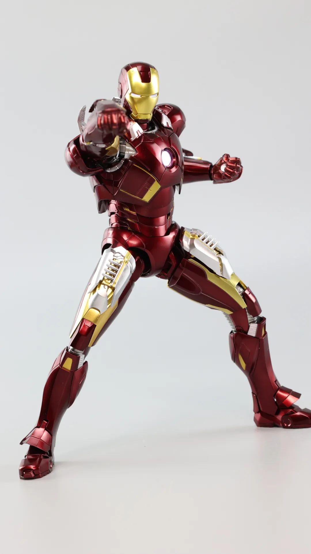 钢铁侠的最强战甲是哪个,钢铁侠最强战甲vs蝙蝠侠最强装甲