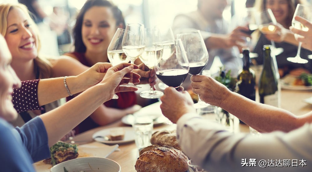 喝酒要什么理由？日本特有的“喝酒文化”，和其他国家有何不同？