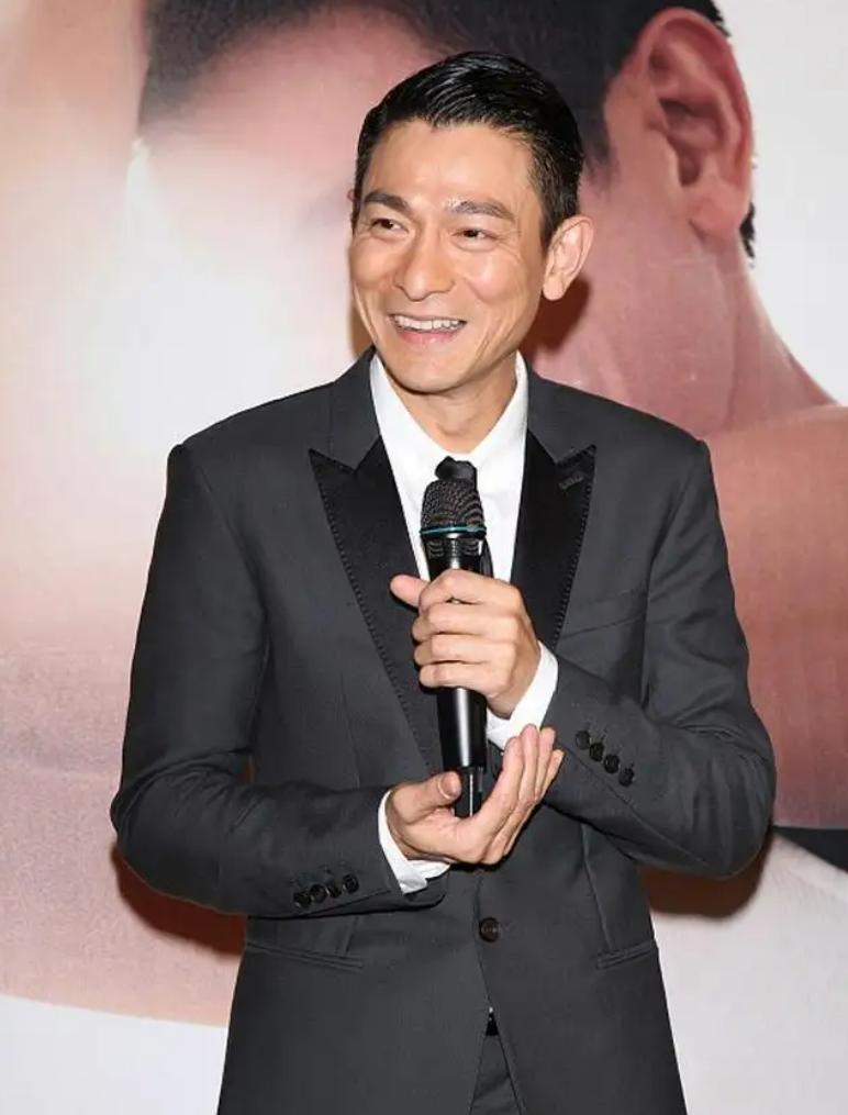 刘德华和60岁人互动,40岁的刘德华和60岁的刘德华