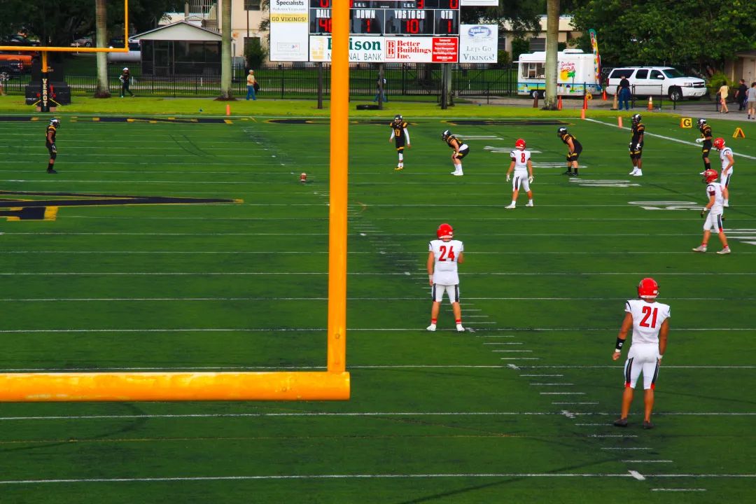 逃离自己的原生家庭前往美国留学,14岁被母亲抛弃独自到浙江