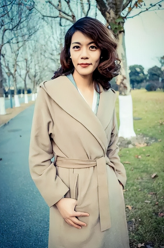 “复旦女神”陈果：从万人追捧到跌落神坛，她到底做错了什么？