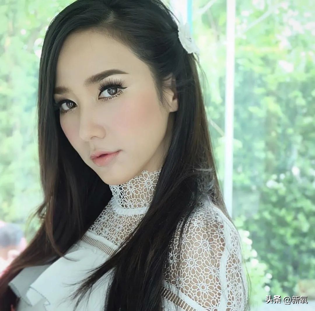 出道幻视Lisa后期艳过AB，为什么这张脸怎么折腾都好看啊…