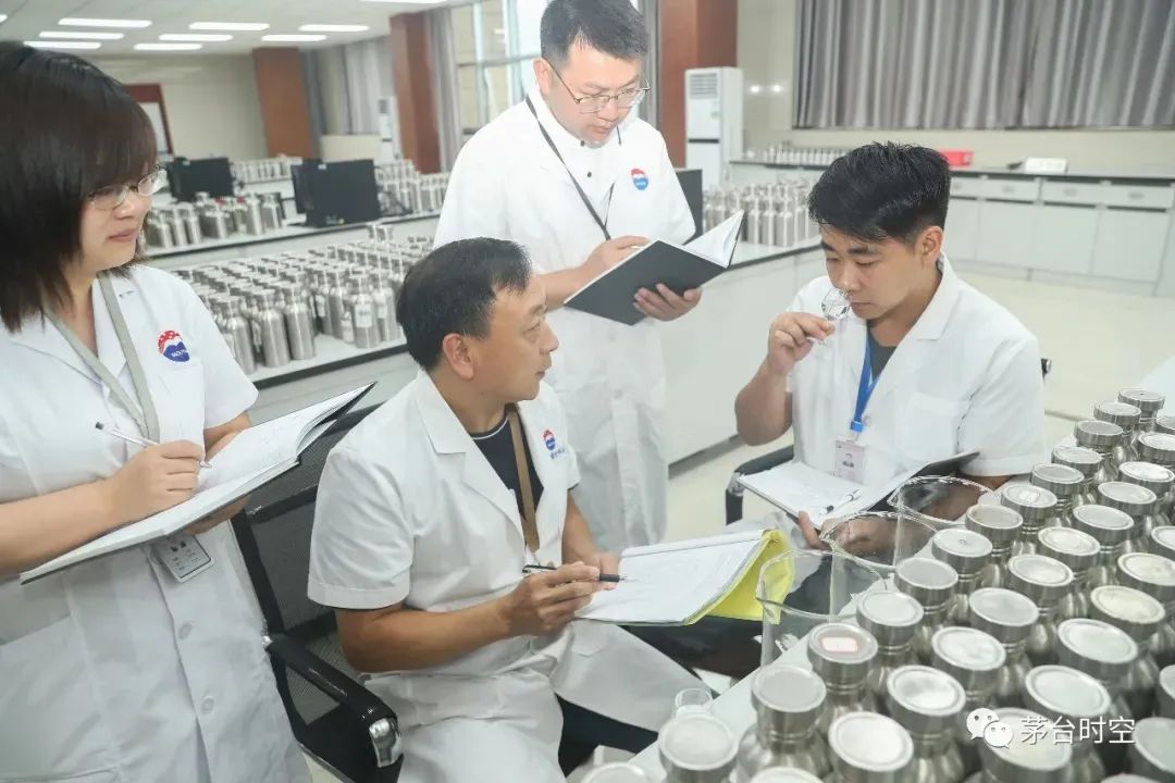 茅台镇的白酒跟其他地方有啥不同,茅台镇的酒和茅台酒有什么区别