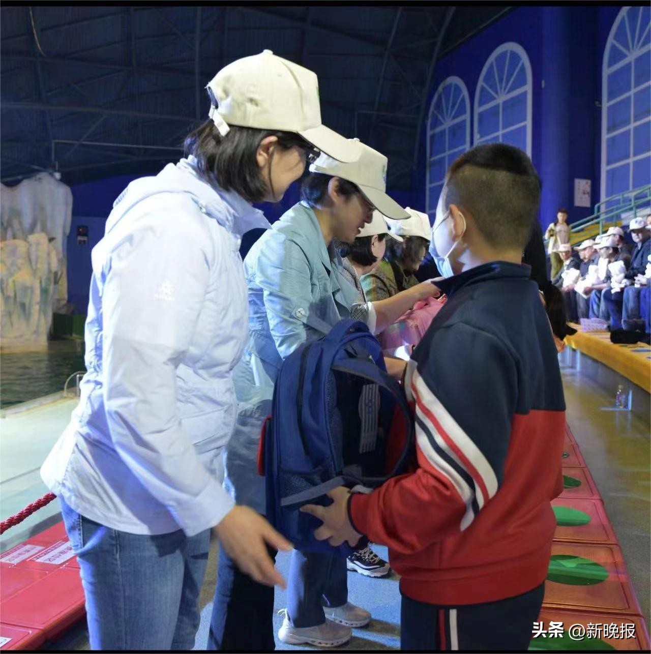 大手牵小手同爱共成长家庭会议,大手牵小手法治伴成长