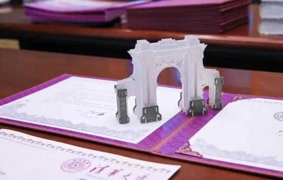 大学录取通知书上的编号是学号吗,高校录取通知书上的序号代表什么