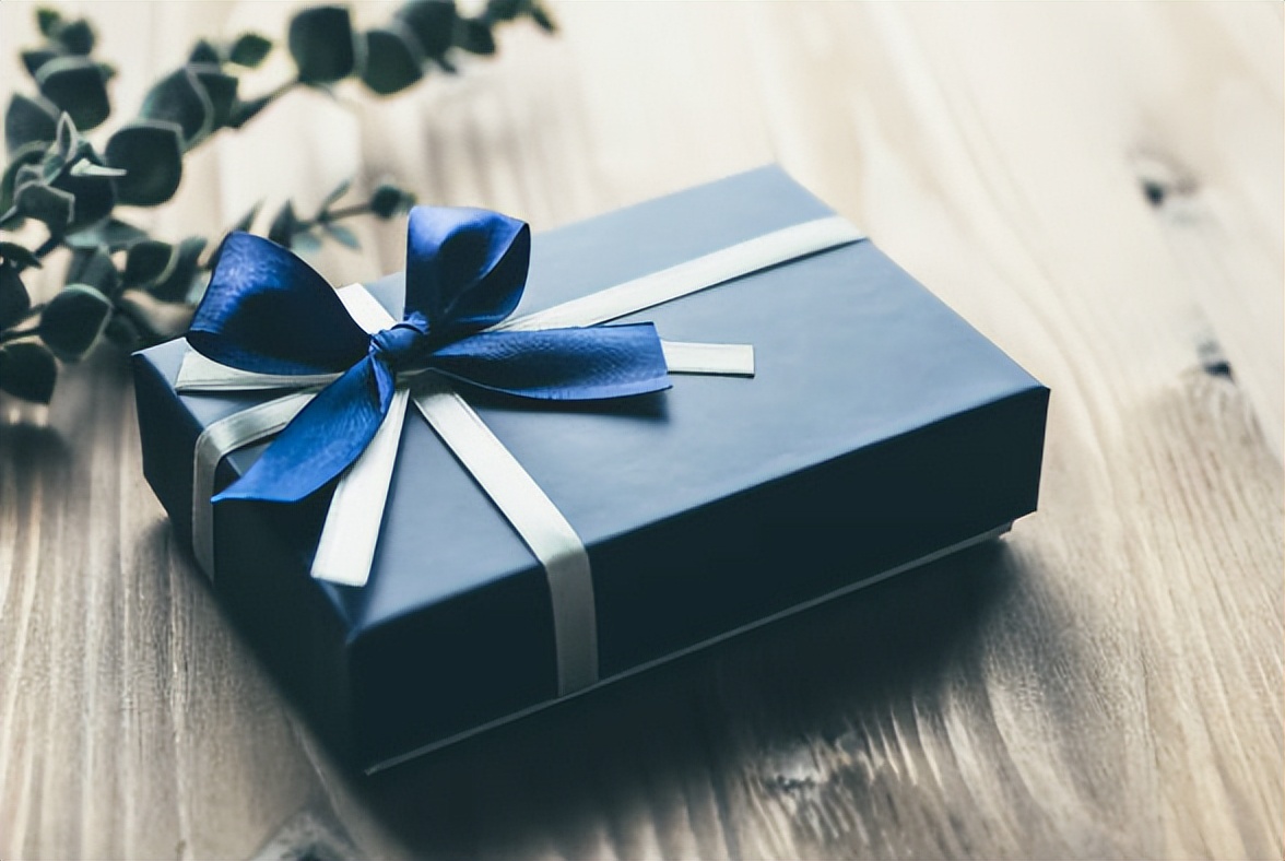 送礼物给喜欢的人什么最合适,送礼物要用心要送对方喜欢的